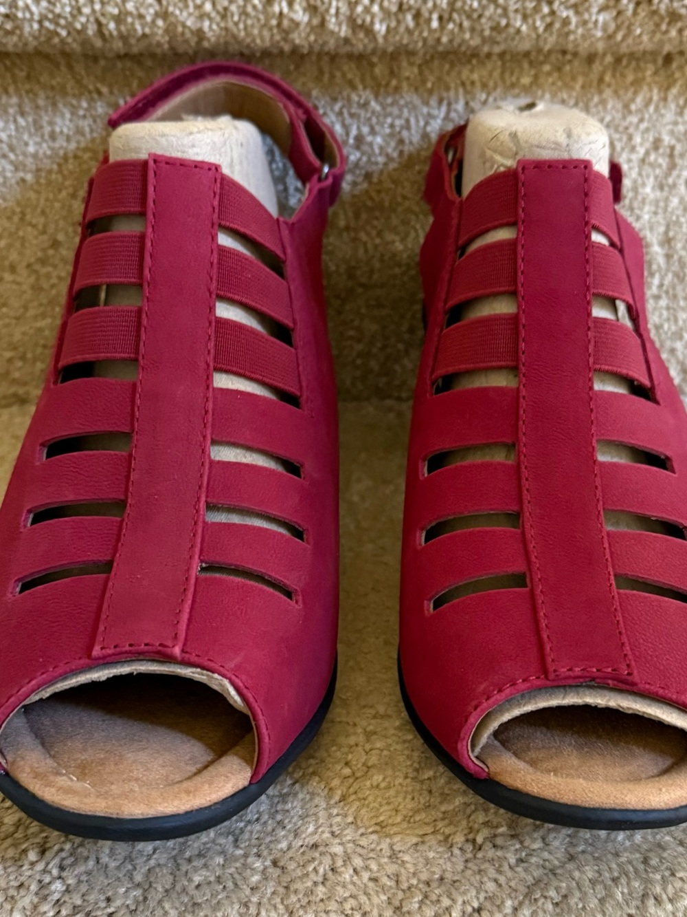 Women's Comfortiva Faye Sandal in Ruby Red 9.5WW - Brand new, never worn